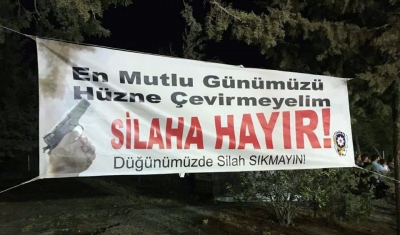 Düğünde magandalara pankartlı mesaj