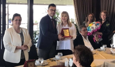 Yüksekokulu personelleri emeklilik yemeğinde bir araya geldi