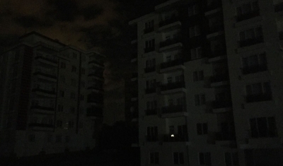 Sık sık kesilen elektrikler mahalleliyi bıktırdı