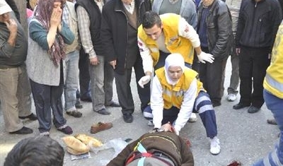 Öğrenci servisinin çarptığı yaya yaralandı