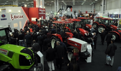 CLAAS 320 TUCANO Biçerdöver Çiftçilerin İlgisini Çekti