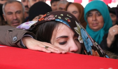 Şehidin 13 yaşındaki kızından babasına son bakış