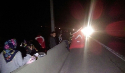 Afrin’e giden komandolar Nurdağı’nda Türk bayraklarıyla karşılandı